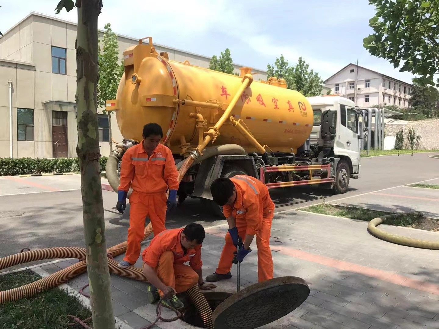 海西直辖化粪池清理与5-8吨吸粪车施工效率分析